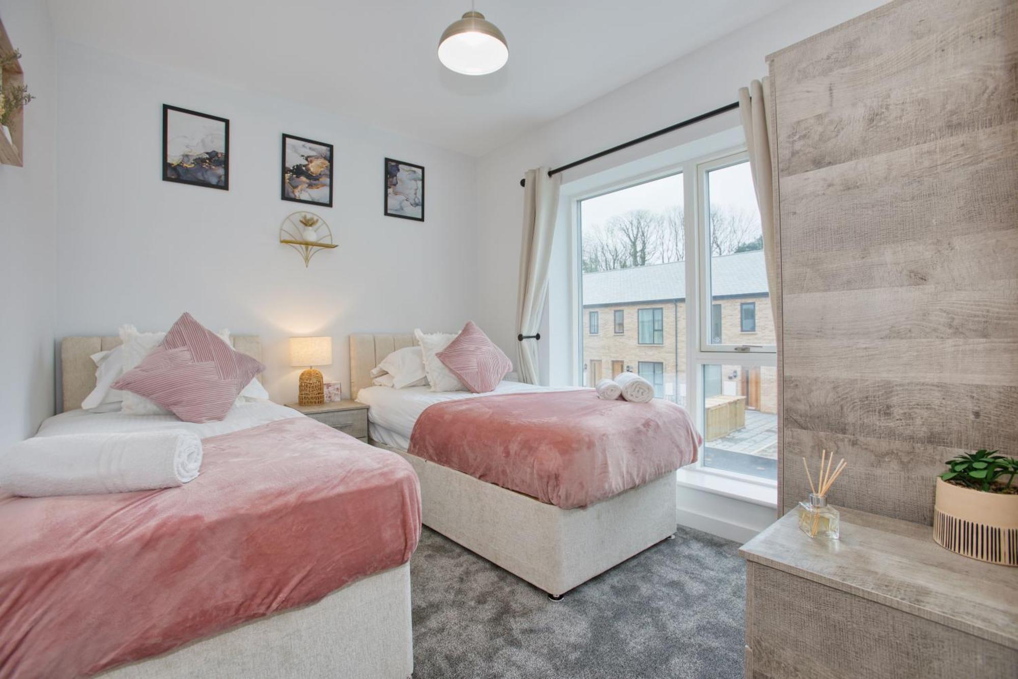 Harveys Yard - Luxury Retreat Villa Хейл Екстериор снимка
